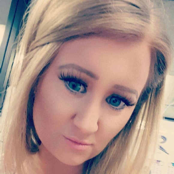 Meet your Posher, Ashley - Picture 2 of 7